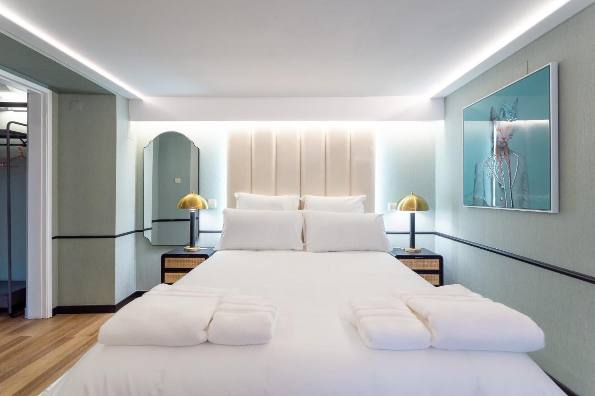 Apartment Camoes Lounge W/courtyard Lisbon